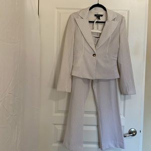 Rampage/ Small Blazer & Size 1 Pants/ White w/ Black Pinstripe Women’s Suit.